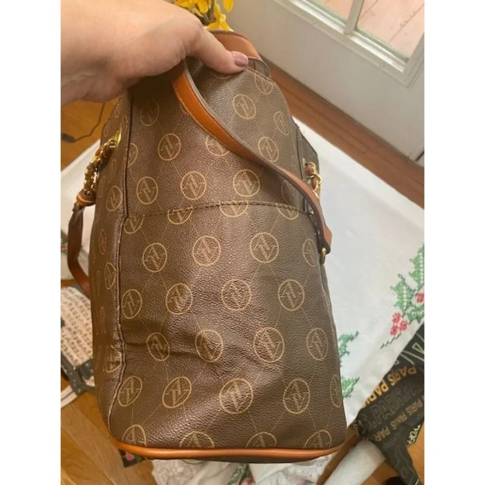 Power Look, Smart Price – Adrienne Vittadini Geo-Chic Tote - Picture 7 of 9